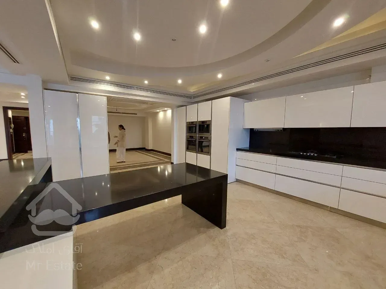 رهن آپارتمان 475 متری در زعفرانیه