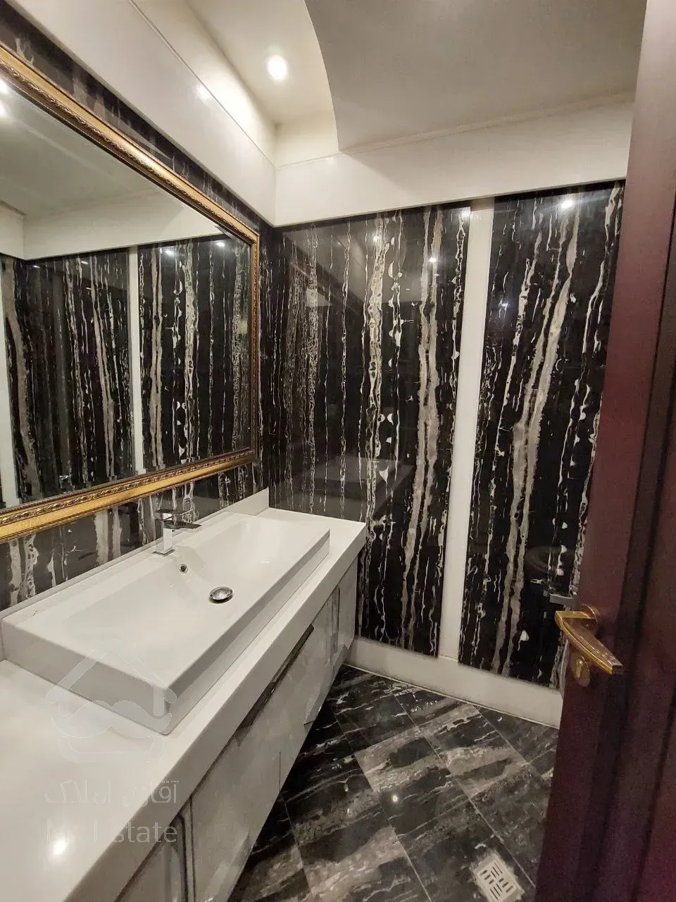 رهن آپارتمان 475 متری در زعفرانیه