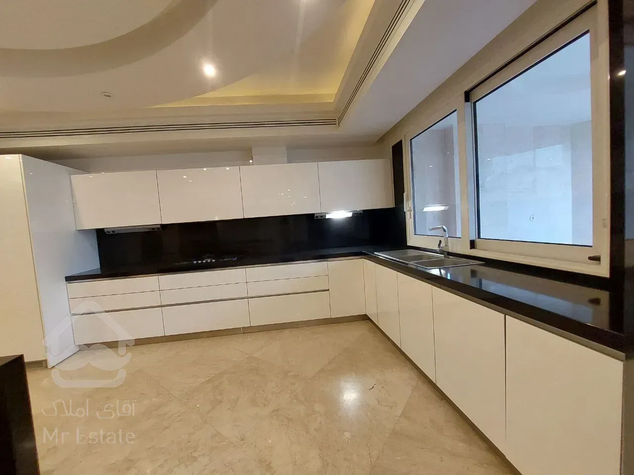 رهن آپارتمان 475 متری در زعفرانیه