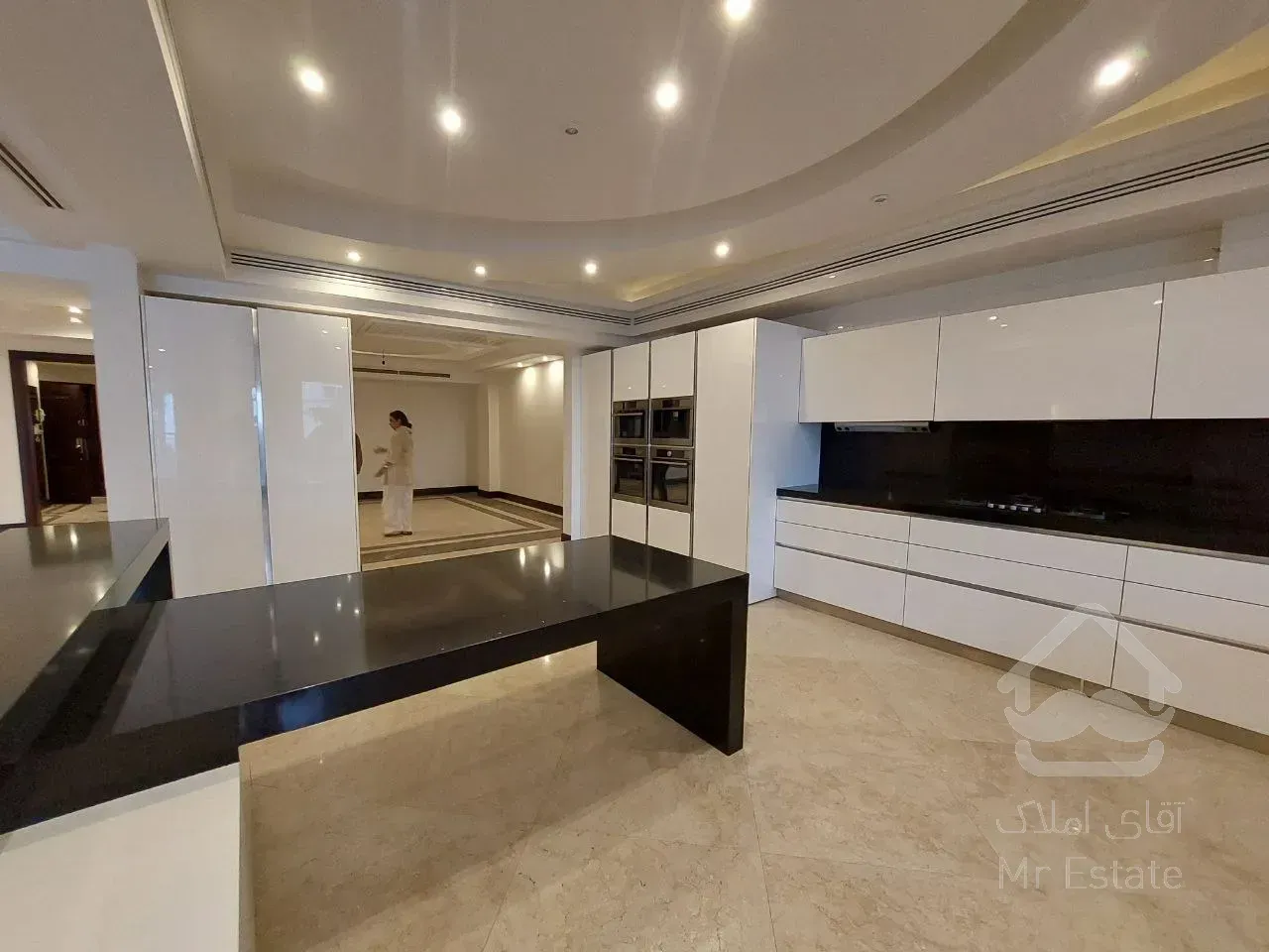 رهن آپارتمان 475 متری در زعفرانیه