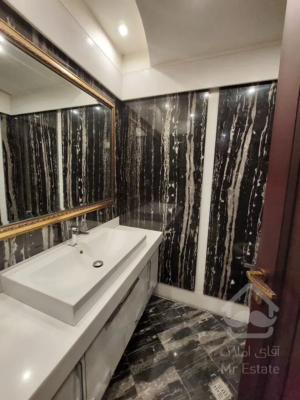 رهن آپارتمان 475 متری در زعفرانیه