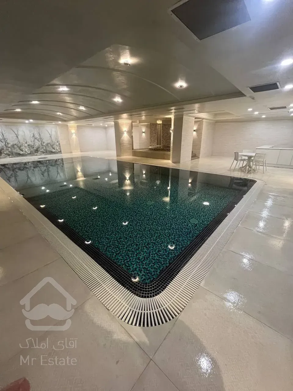 رهن آپارتمان 205 متری در زعفرانیه