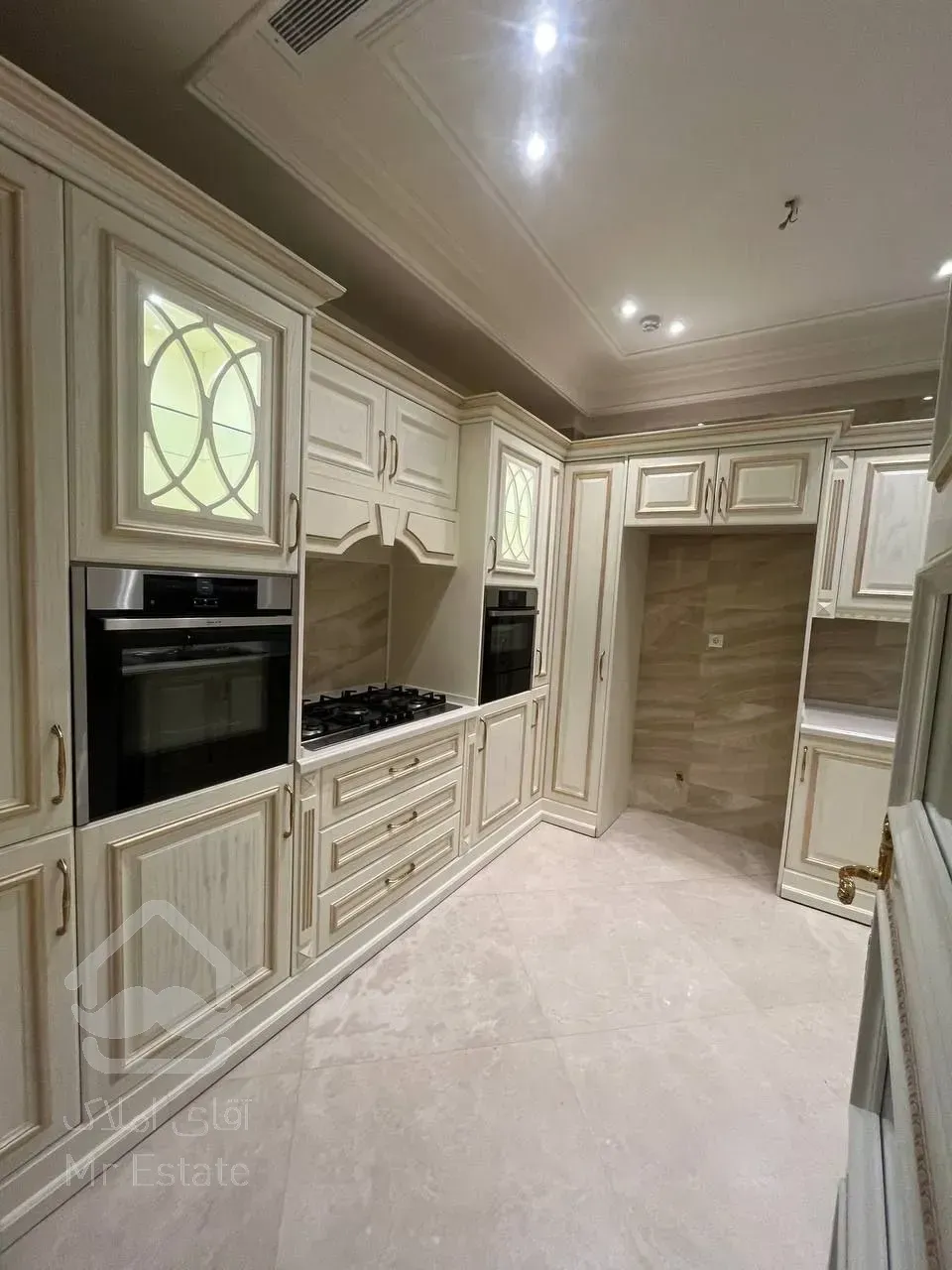 رهن آپارتمان 205 متری در زعفرانیه