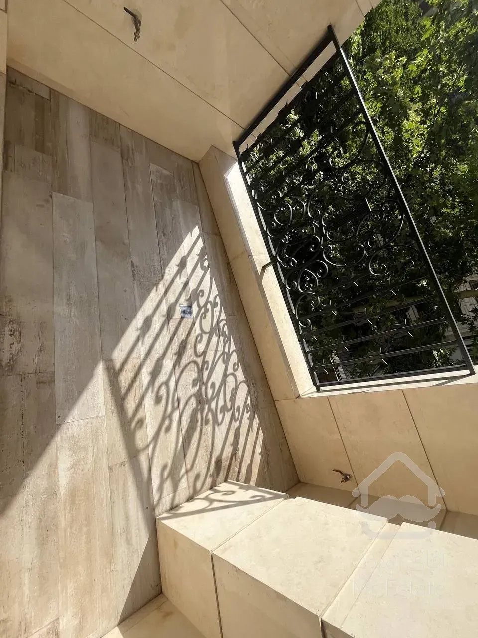 رهن آپارتمان 205 متری در زعفرانیه