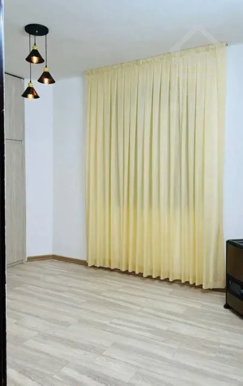 آپاتمان 90 متری تمیز 2 خواب بهترین لوکیشن