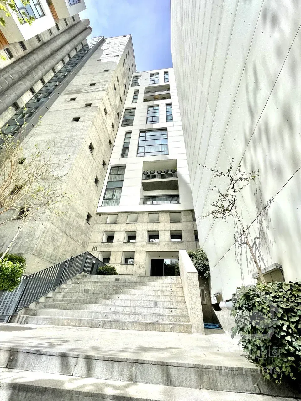 فروش برج باغ 250 متری در زعفرانیه