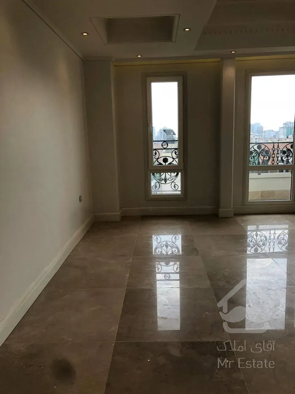 رهن آپارتمان 216 متری در فرشته