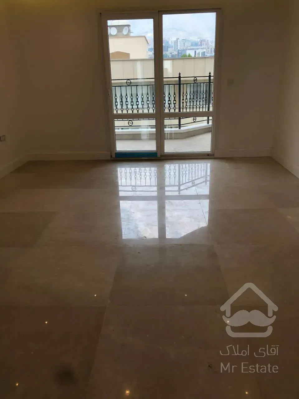 رهن آپارتمان 216 متری در فرشته