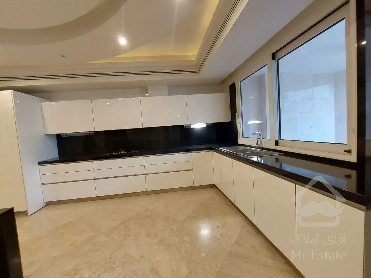 رهن آپارتمان 475 متری در زعفرانیه