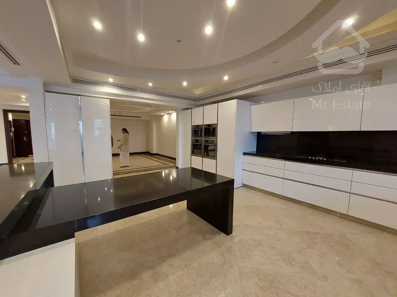 رهن آپارتمان 475 متری در زعفرانیه