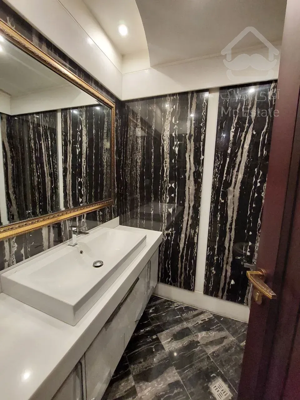 رهن آپارتمان 475 متری در زعفرانیه