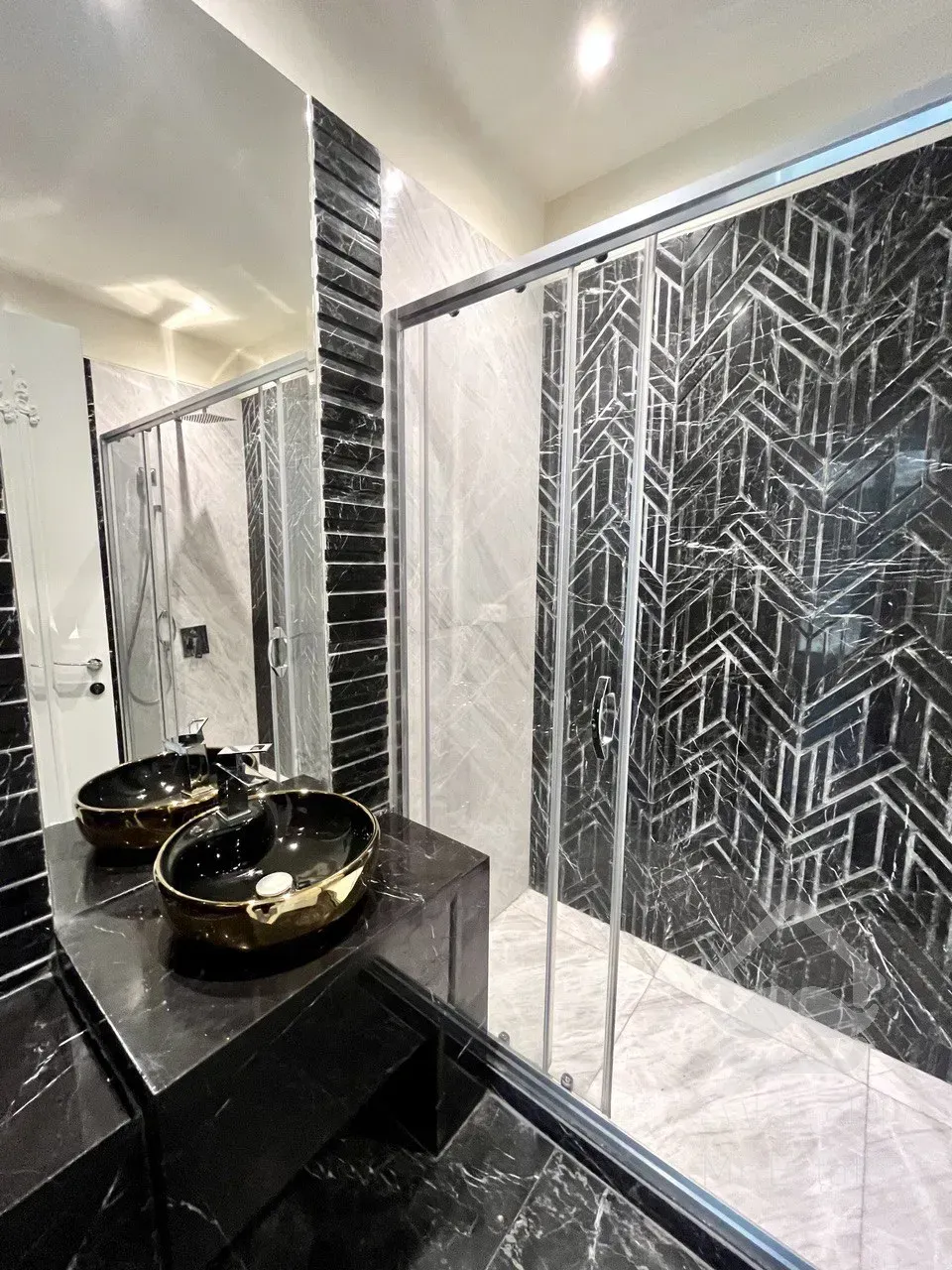 فروش آپارتمان 215 متری در زعفرانیه