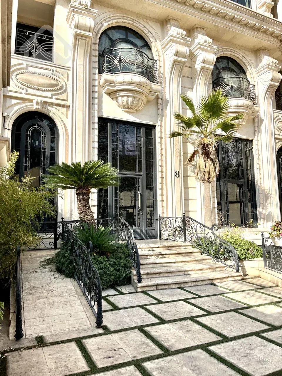 فروش آپارتمان 215 متری در زعفرانیه