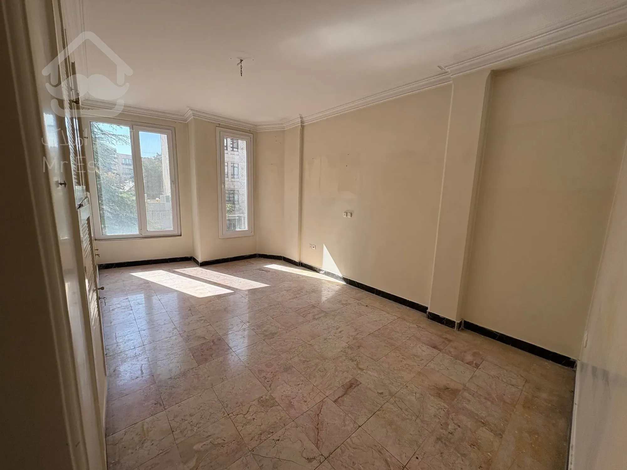 رهن آپارتمان 145 متری در زعفرانیه