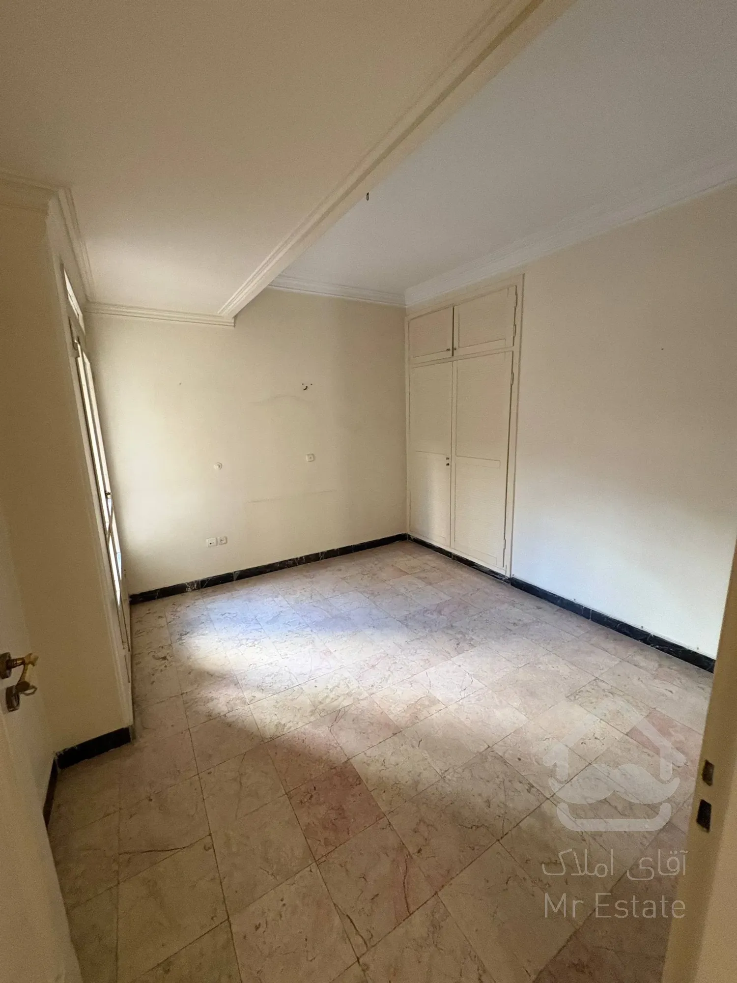 رهن آپارتمان 145 متری در زعفرانیه