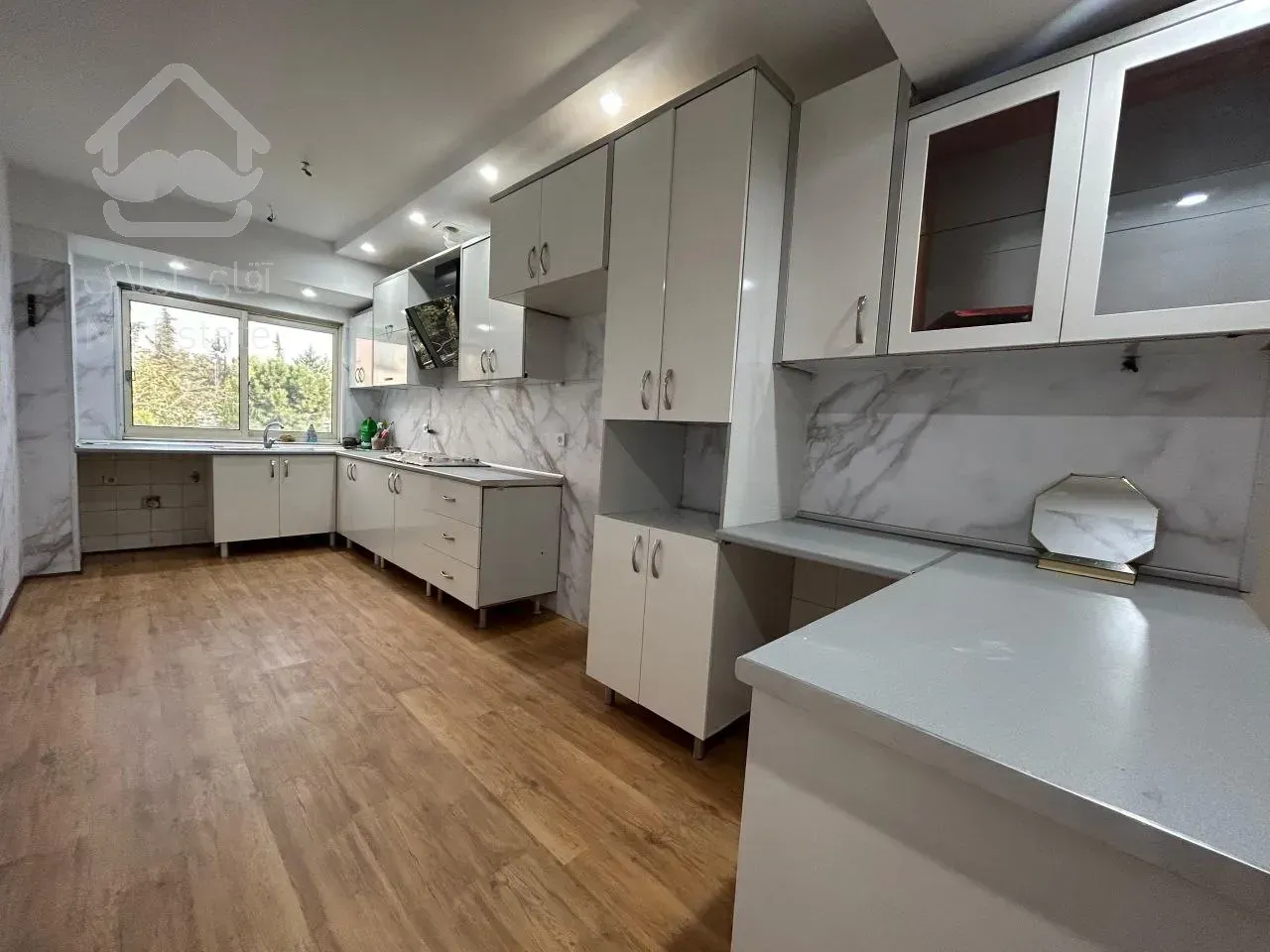 رهن آپارتمان 230 متری در زعفرانیه