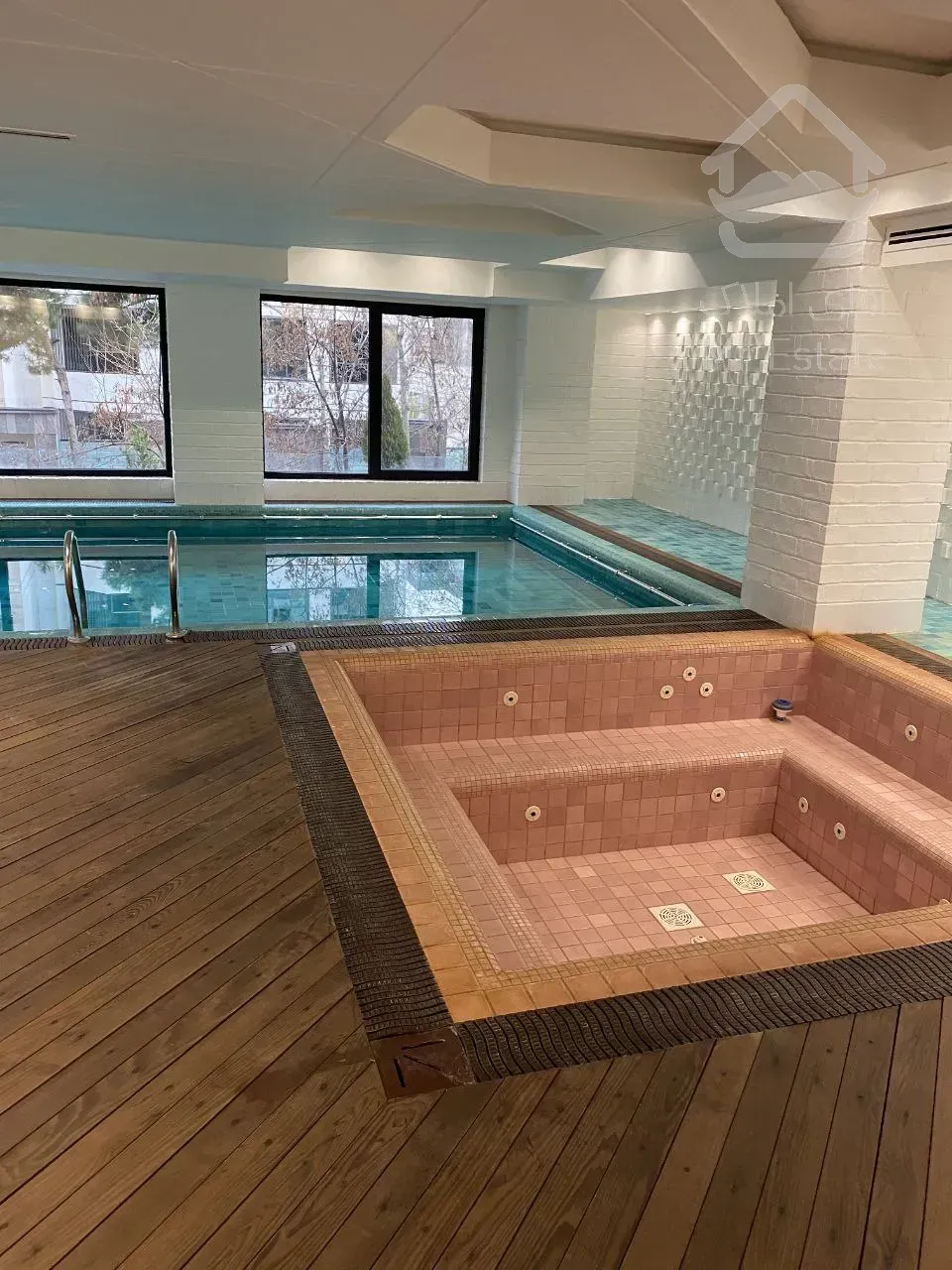 اجاره برج باغ 350 متری در محمودیه