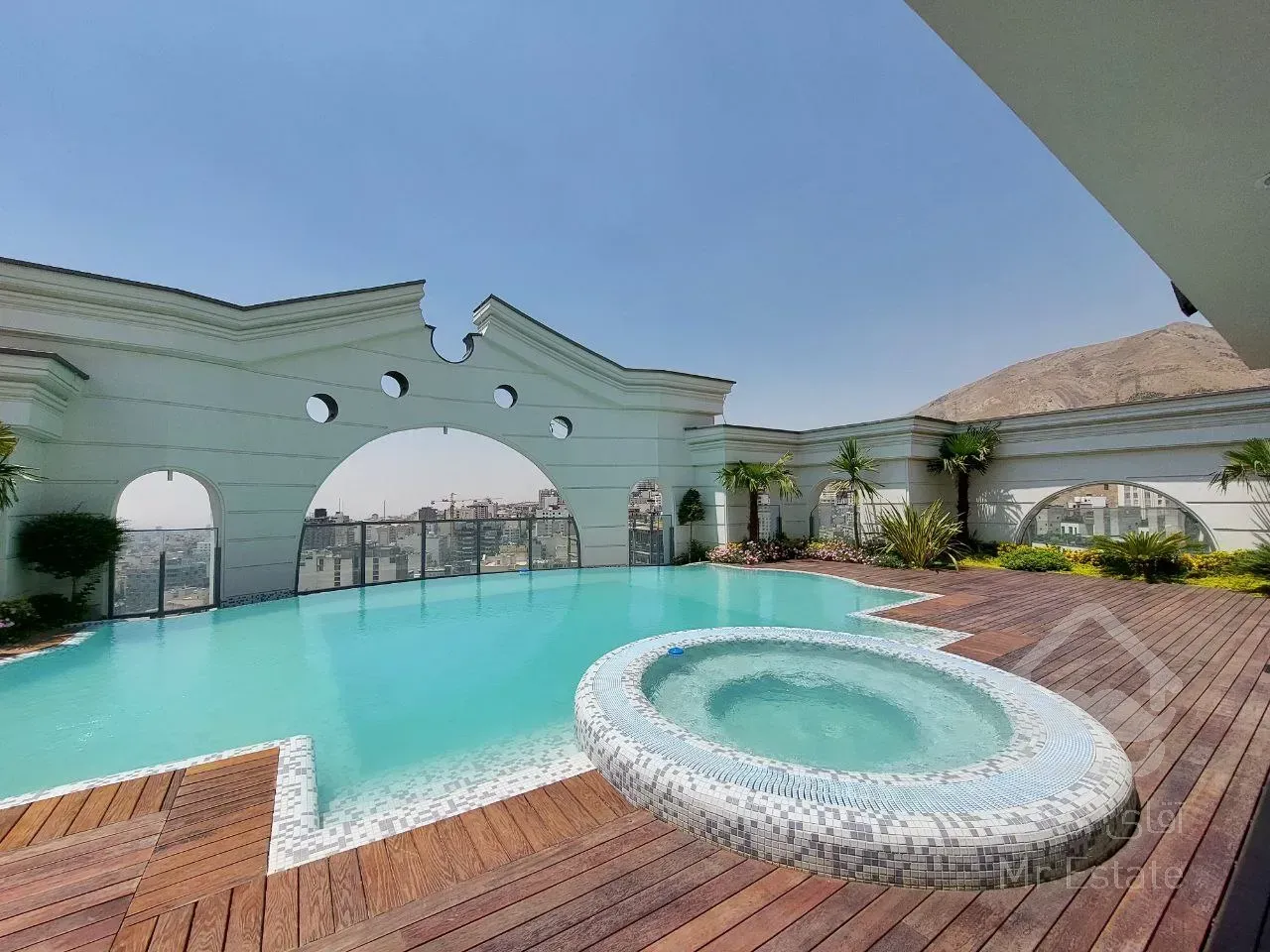 رهن برج 560 متری در زعفرانیه