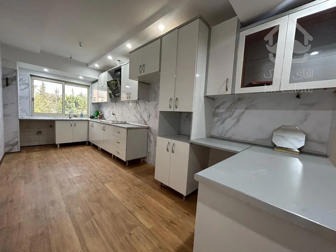 رهن آپارتمان 240 متری در زعفرانیه