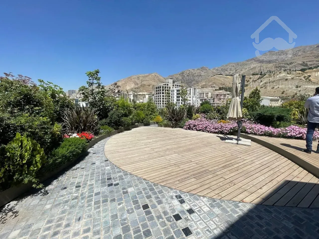 اجاره برج باغ 370 متری در زعفرانیه