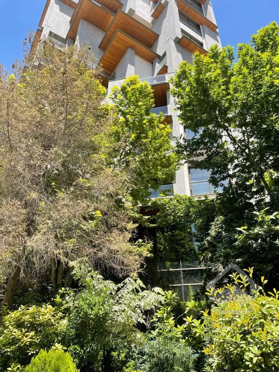 اجاره برج باغ 370 متری در زعفرانیه