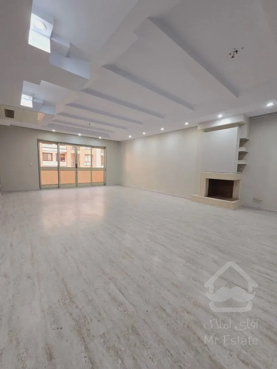 رهن برج باغ 220 متری در زعفرانیه