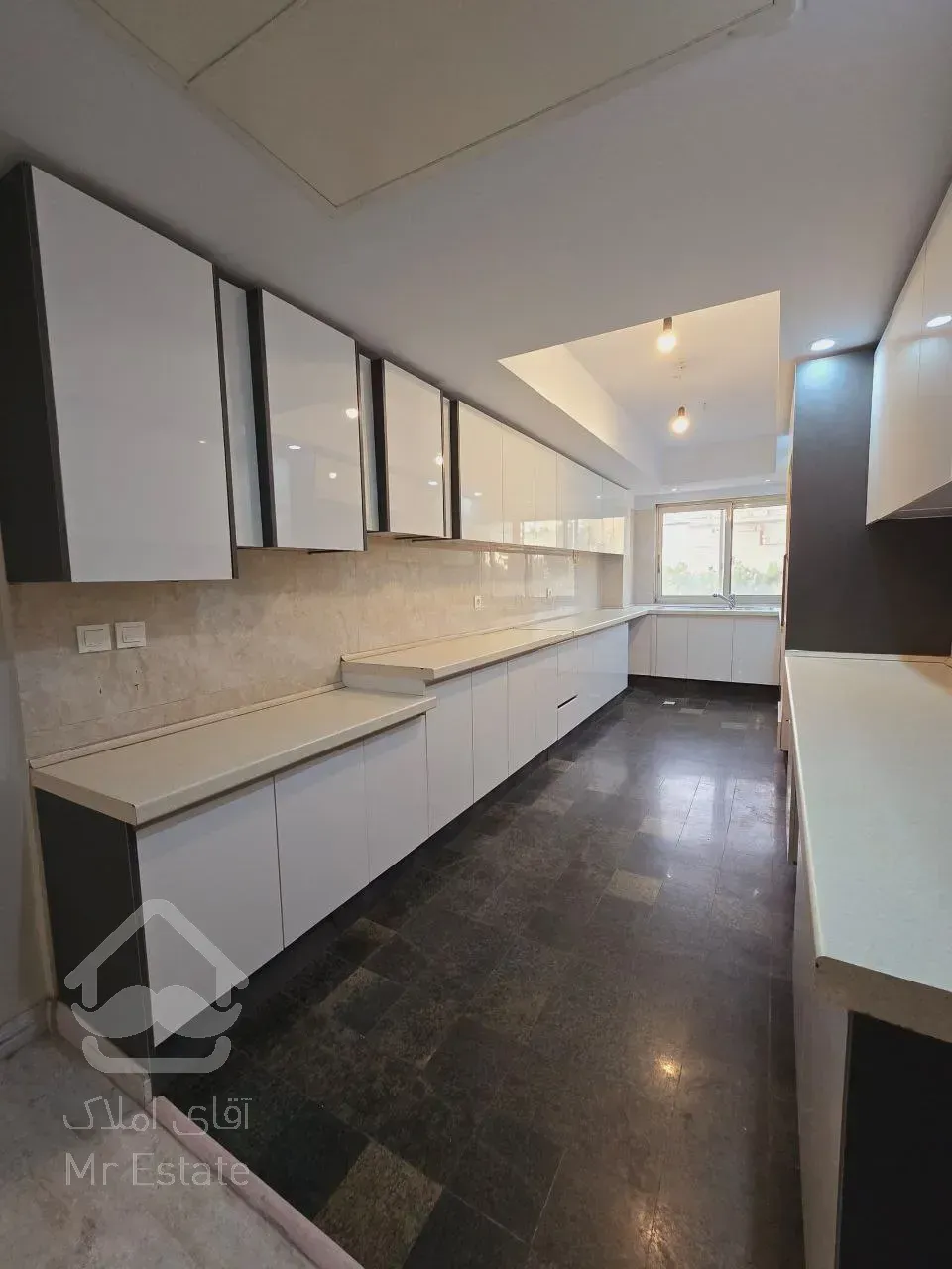 رهن برج باغ 220 متری در زعفرانیه