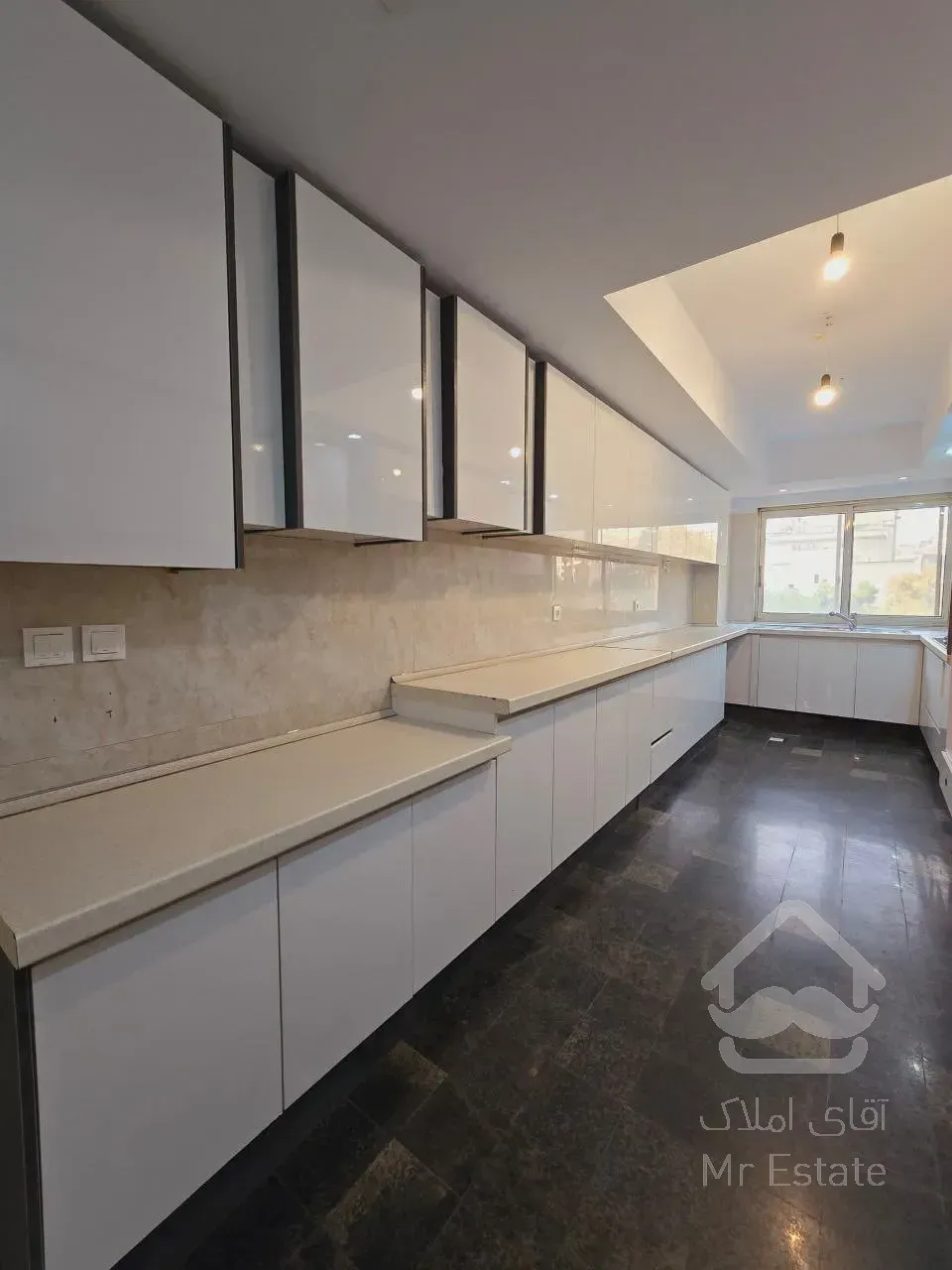 رهن برج باغ 220 متری در زعفرانیه