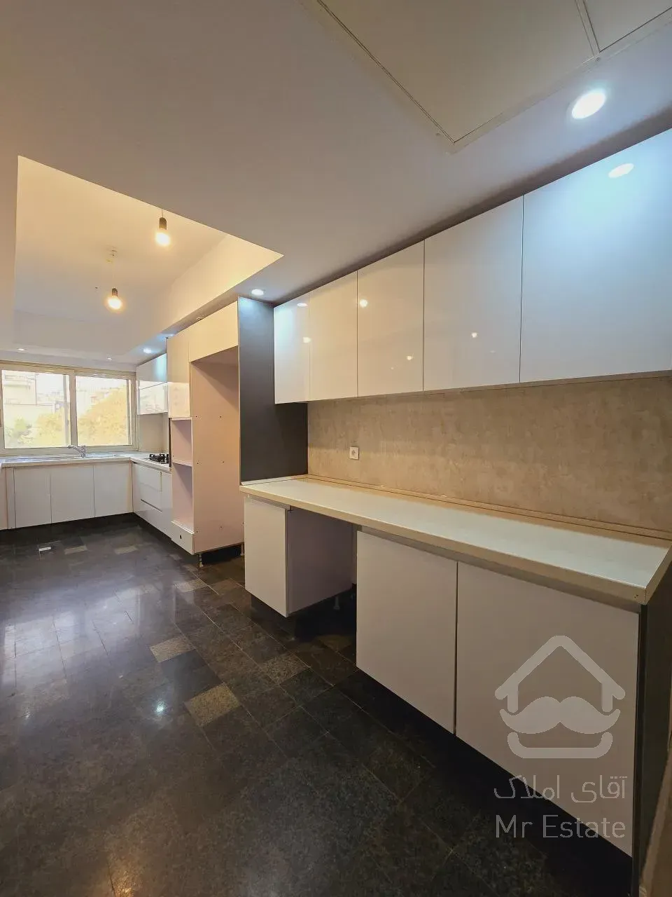 رهن برج باغ 220 متری در زعفرانیه