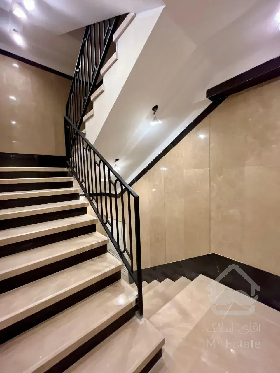 فروش آپارتمان 100 متری در زعفرانیه