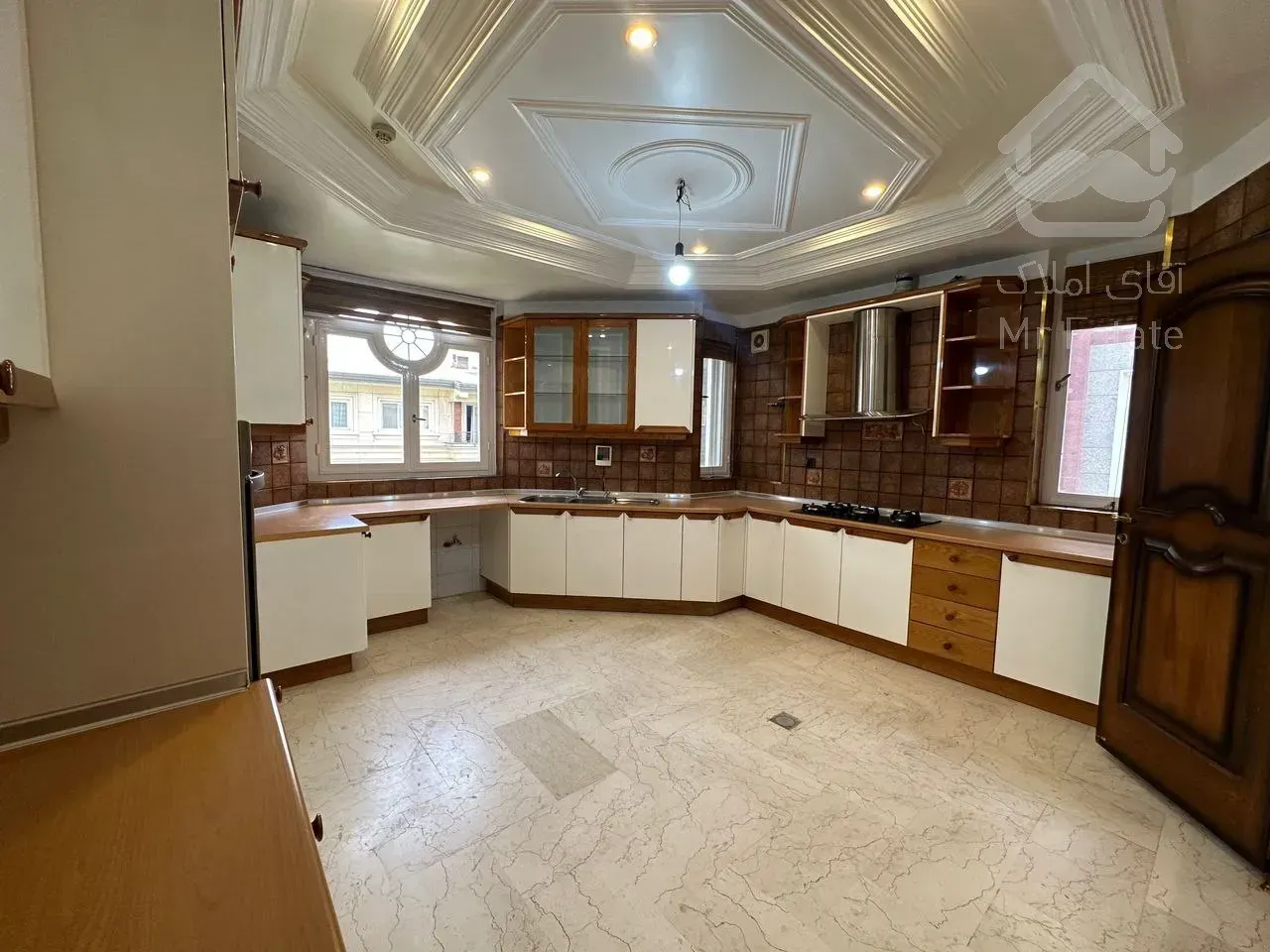 رهن آپارتمان 245 متری در زعفرانیه