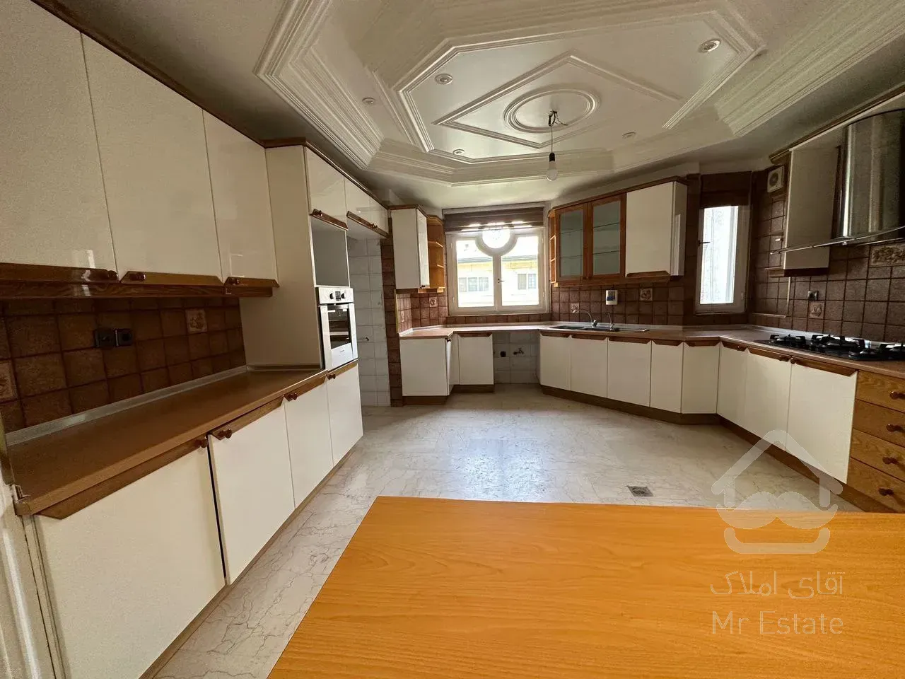 رهن آپارتمان 245 متری در زعفرانیه