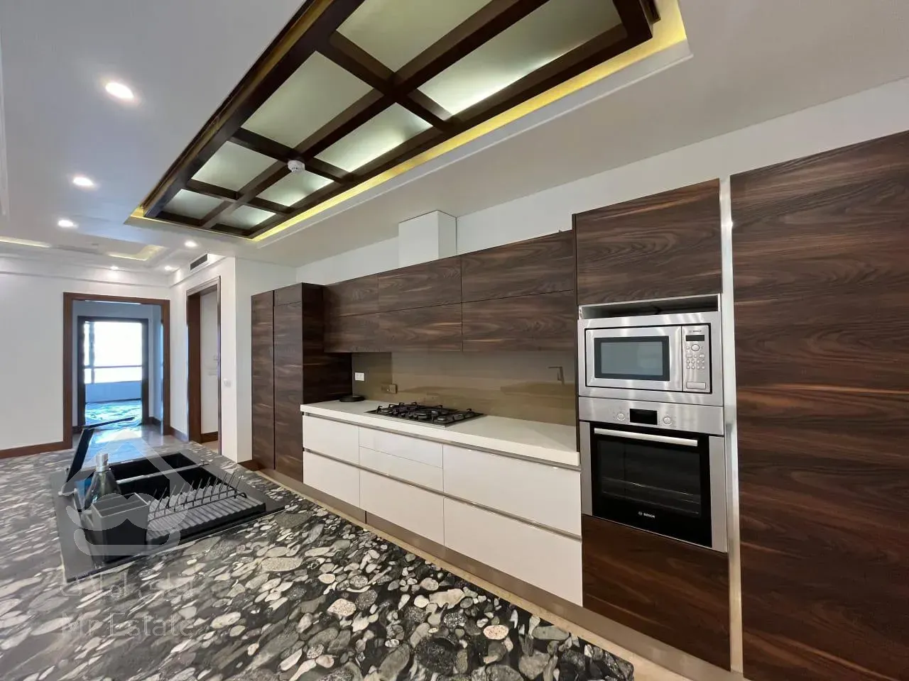 فروش آپارتمان 189 متری در زعفرانیه