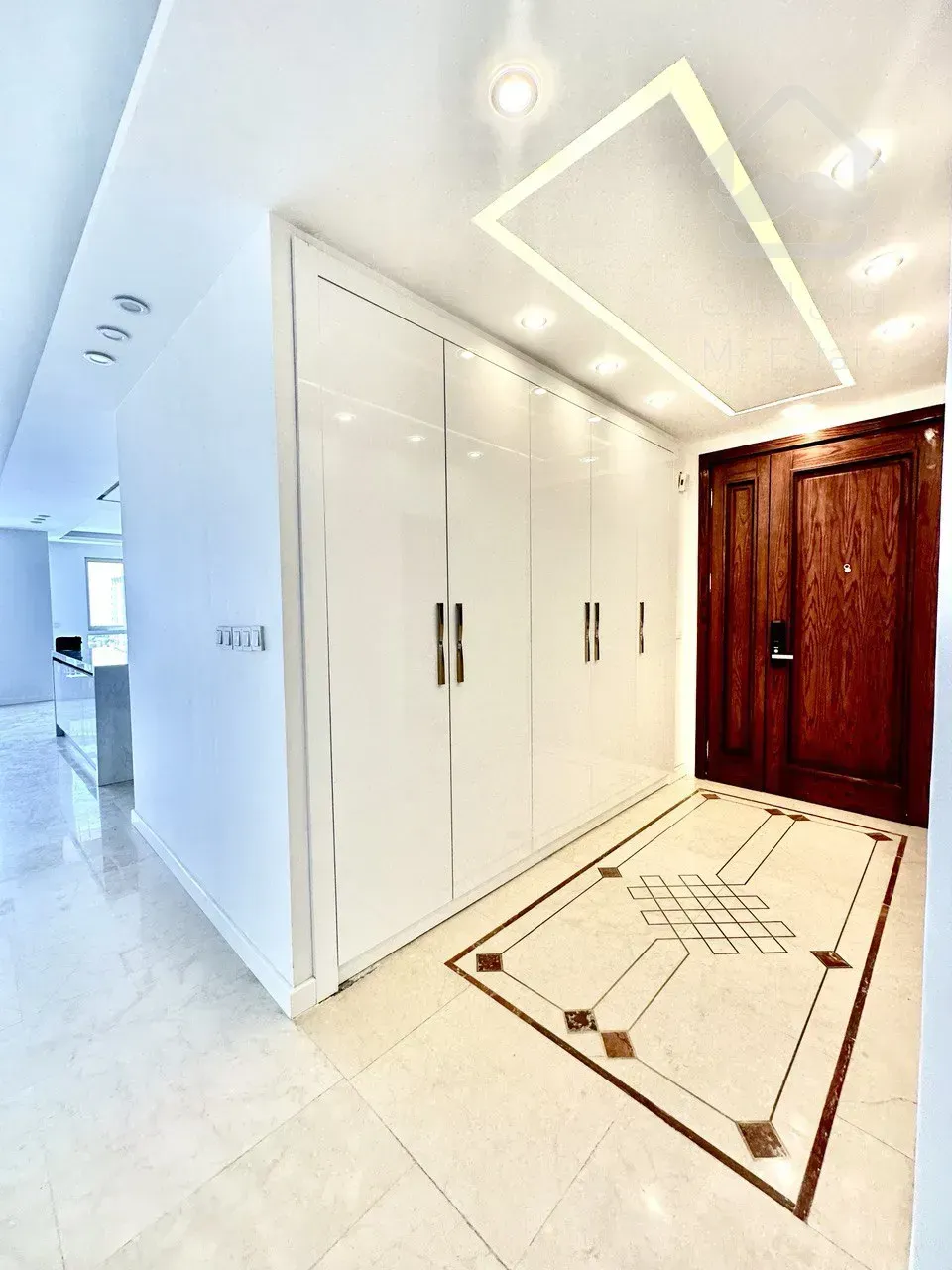 فروش آپارتمان 251 متری در زعفرانیه