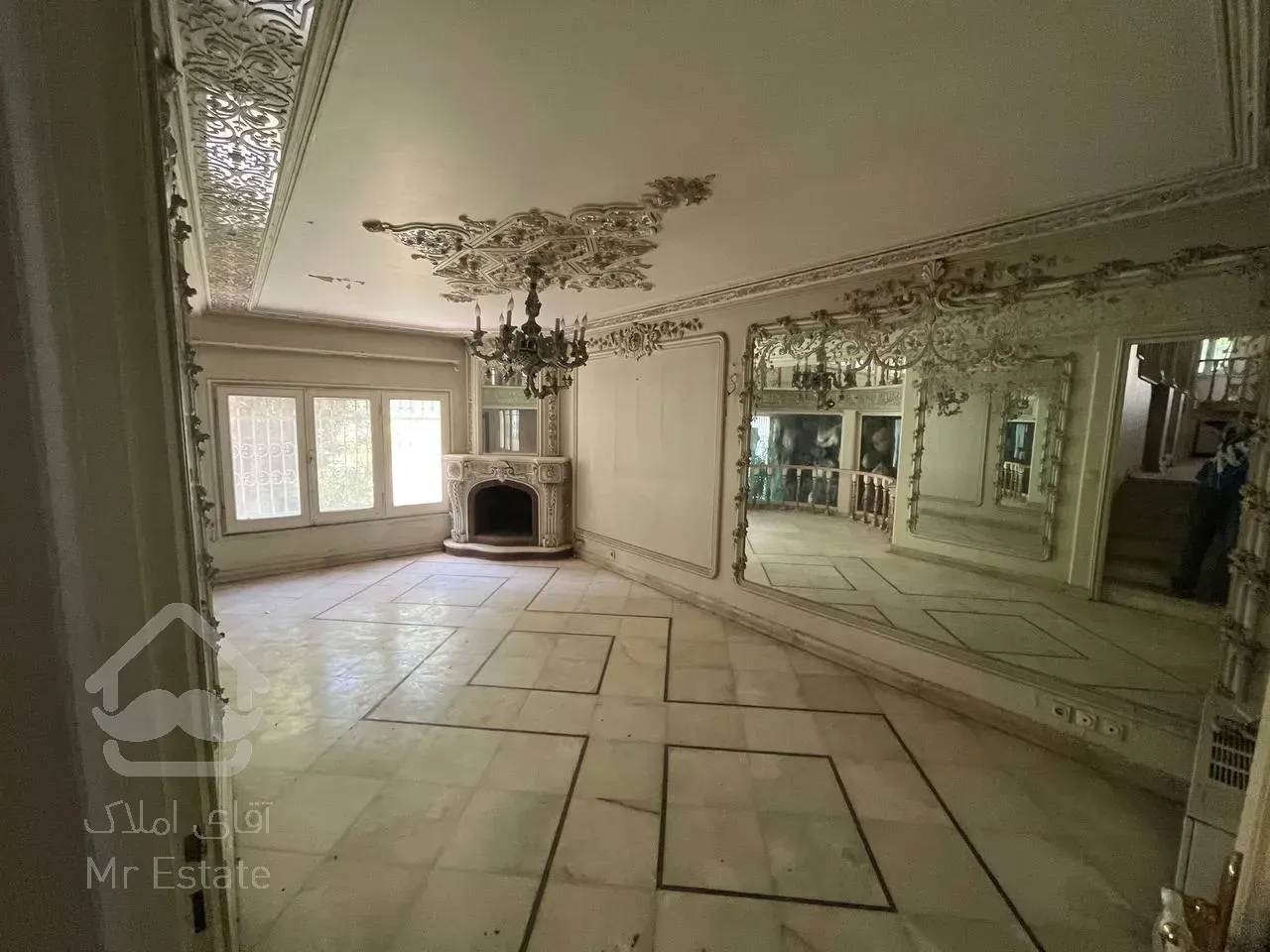 فروش ویلای لوکس 530 متری با بر 50 نیاوران اکازیون