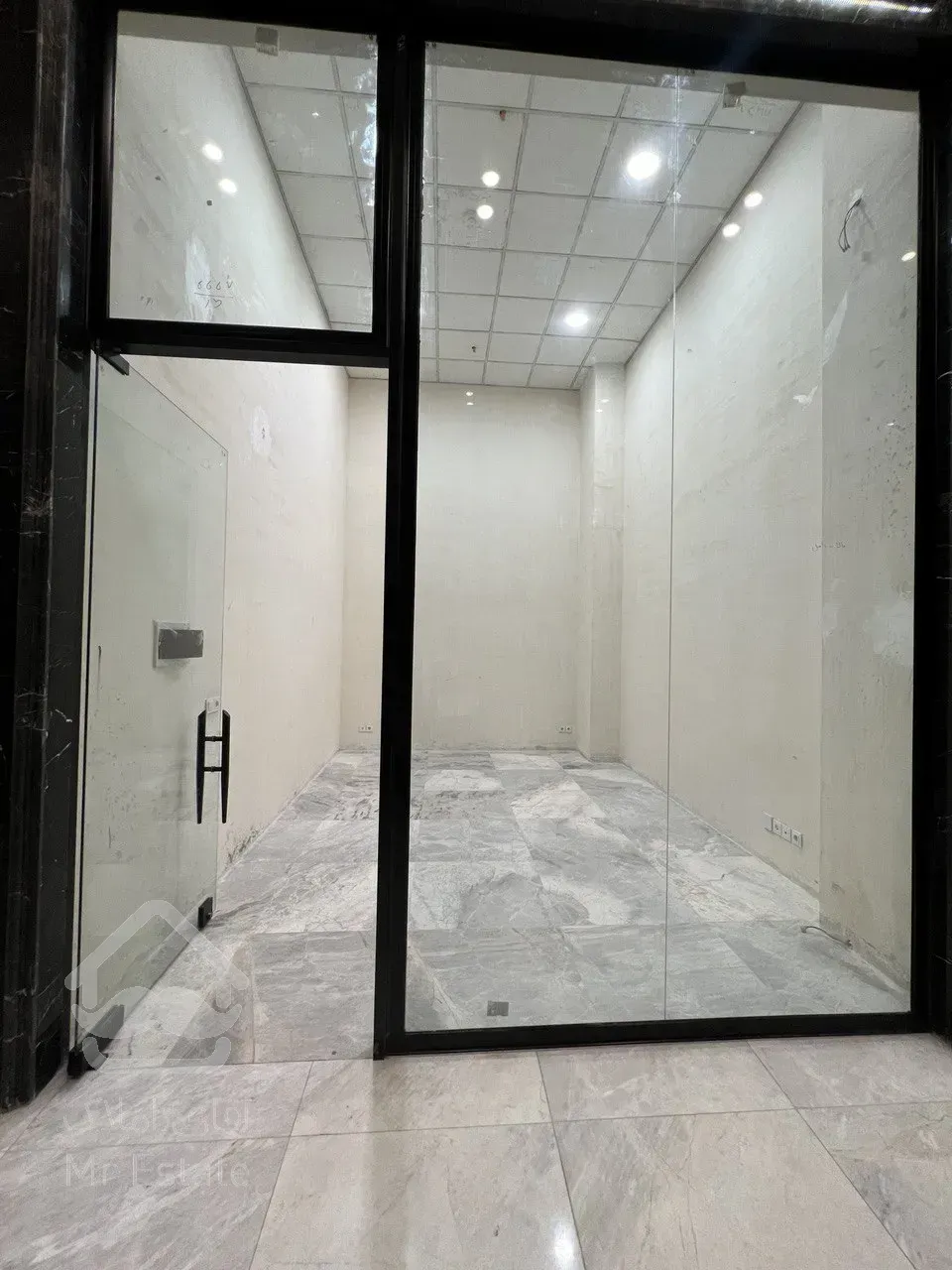 فوش مغازه 19 متری در مرکز خرید رونیکا مال هروی