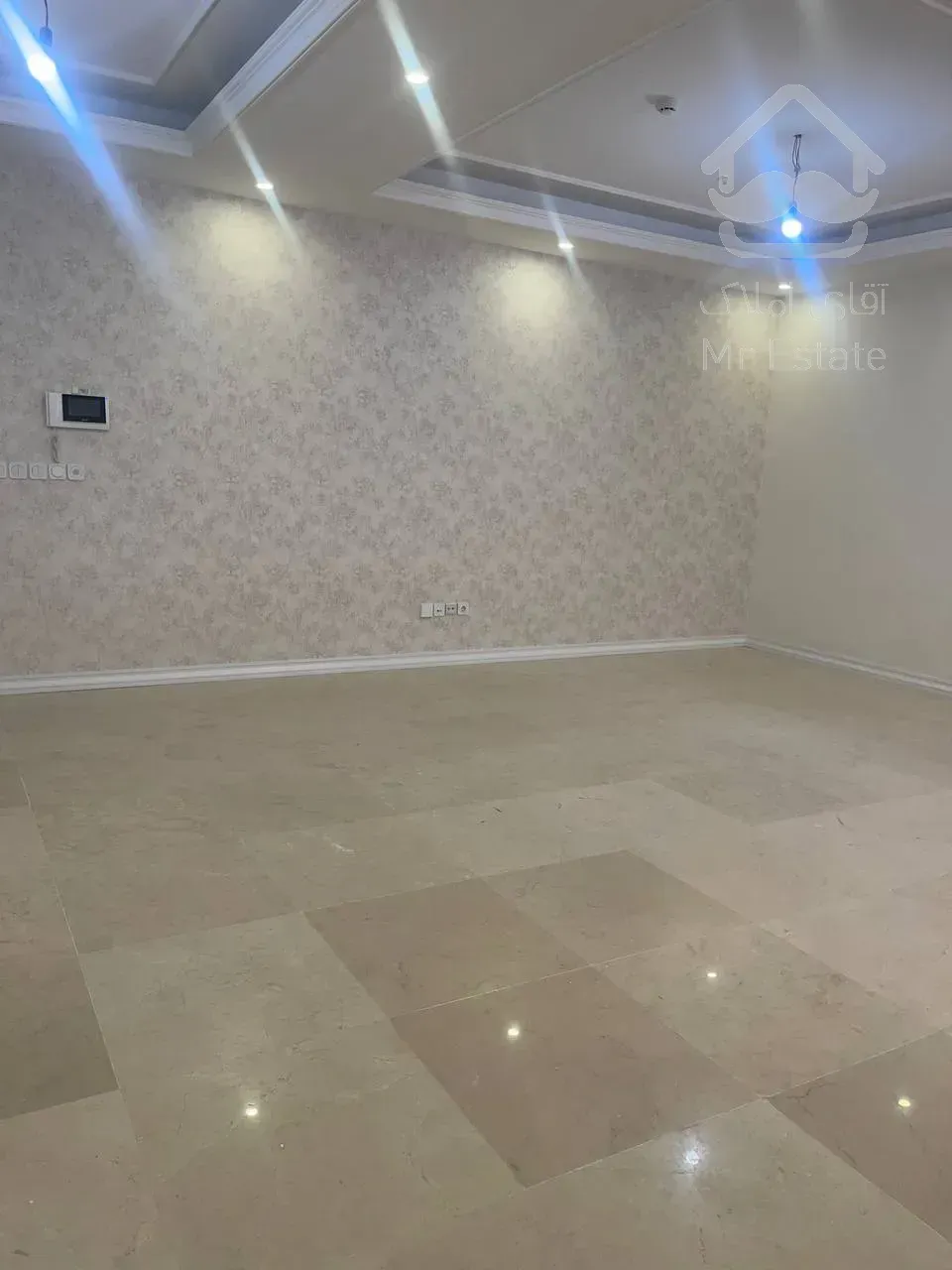 پیش فروش واحد مسکونی 132 متری دو خوابه  در طبقه چهارم در آبشار تهران