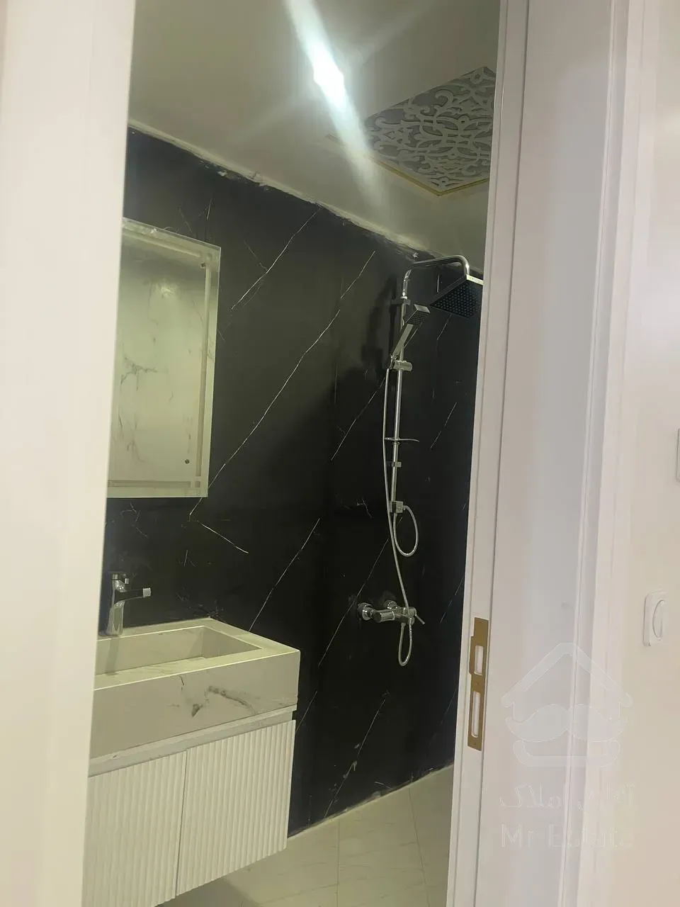 پیش فروش واحد مسکونی 132 متری دو خوابه  در طبقه چهارم در آبشار تهران /  حاج رحیم قربانی