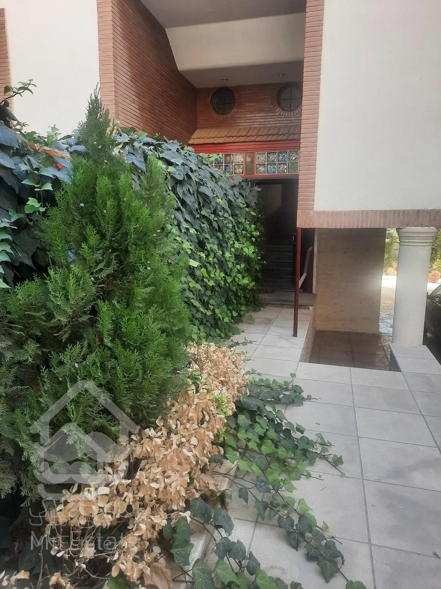 خانه ویلایی دربست مستقل دوبلکس ۳۴۰ متر شهرک دانشگاه شریف منطقه ۲۲