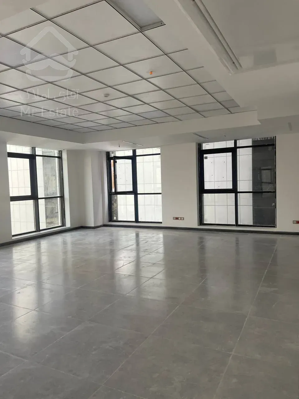 رهن کامل84 متری در پارک اداری رونیکا پالاس غروی