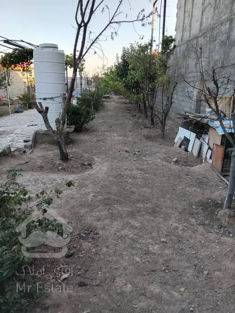 زمین دیوار کشیده دوبر