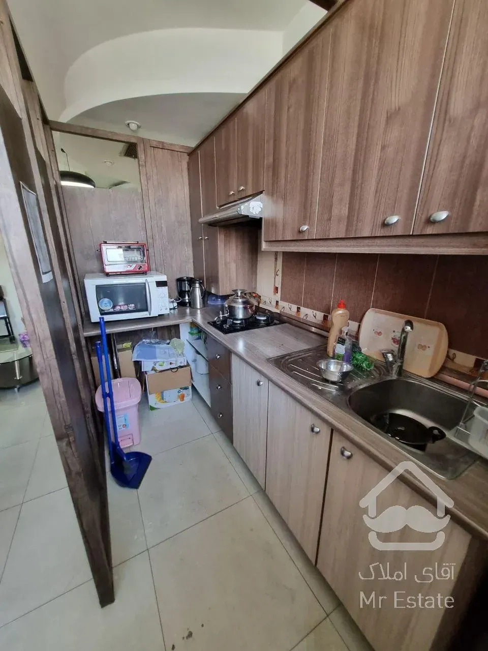 72 متر، موقعیت اداری، پاسداران