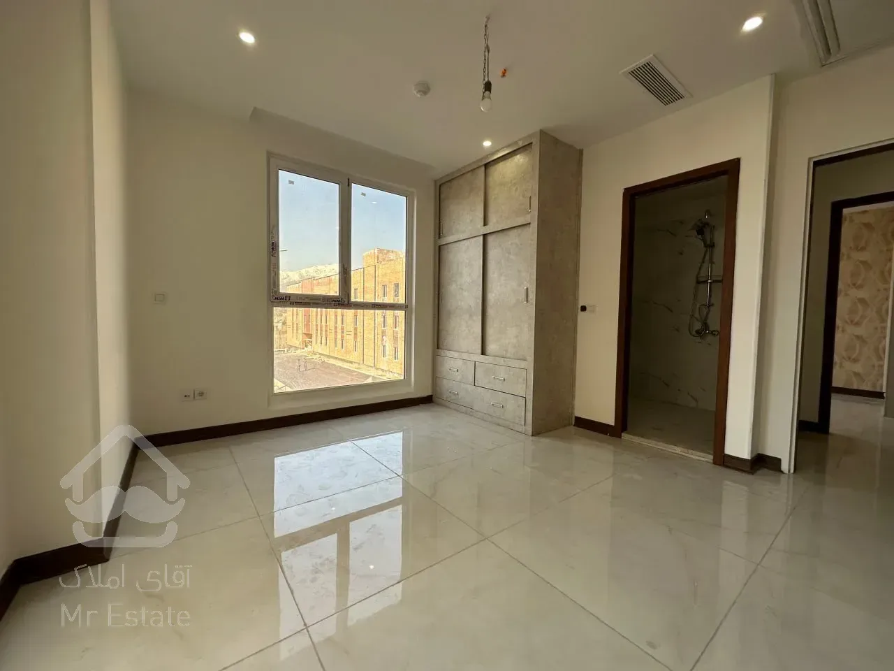 فروش آپارتمان 195 متری سه خوابه در برج فول هتلینگ رونیکاپالاس