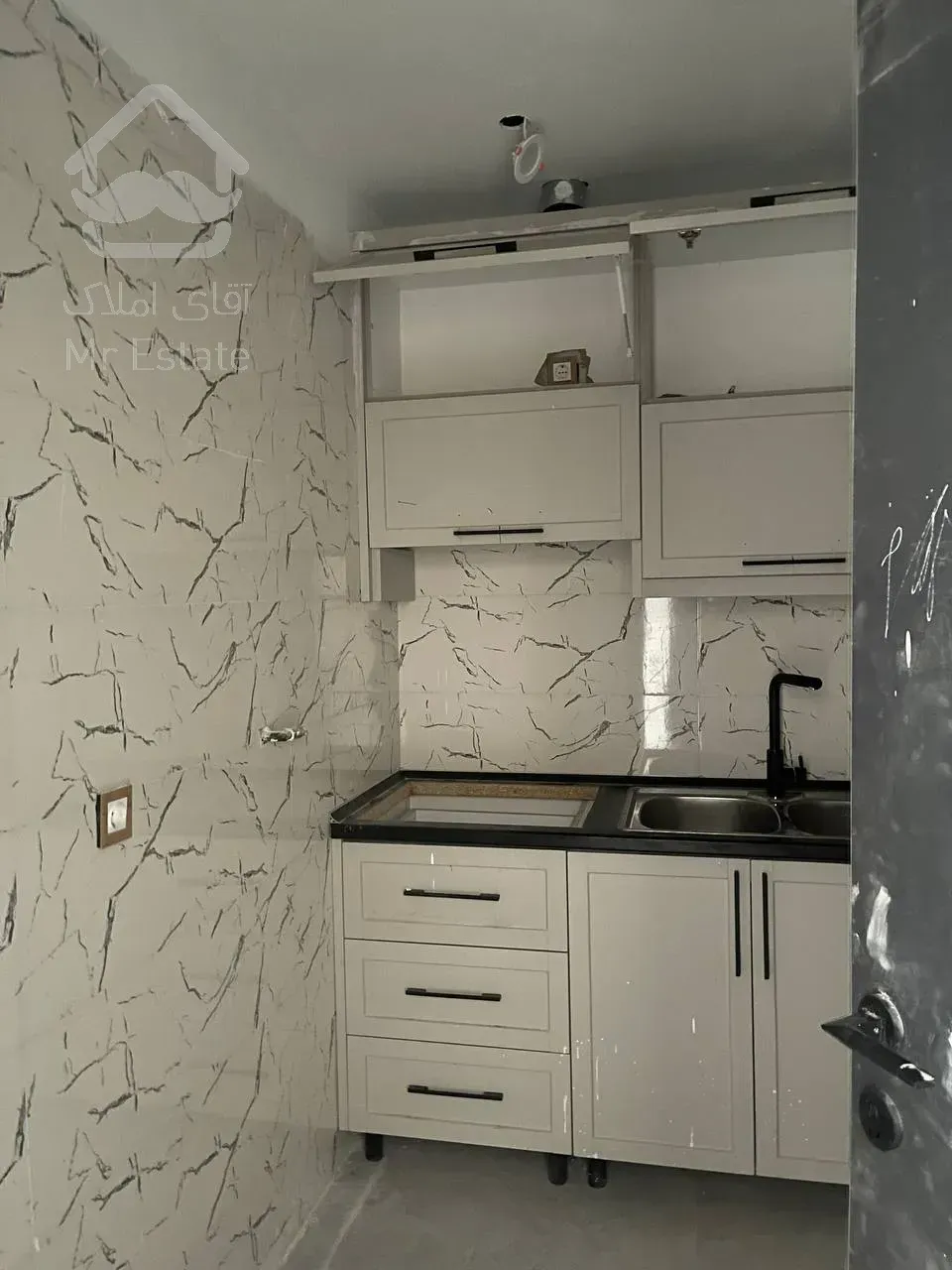 رهن کامل84 متری در پارک اداری رونیکا پالاس غروی