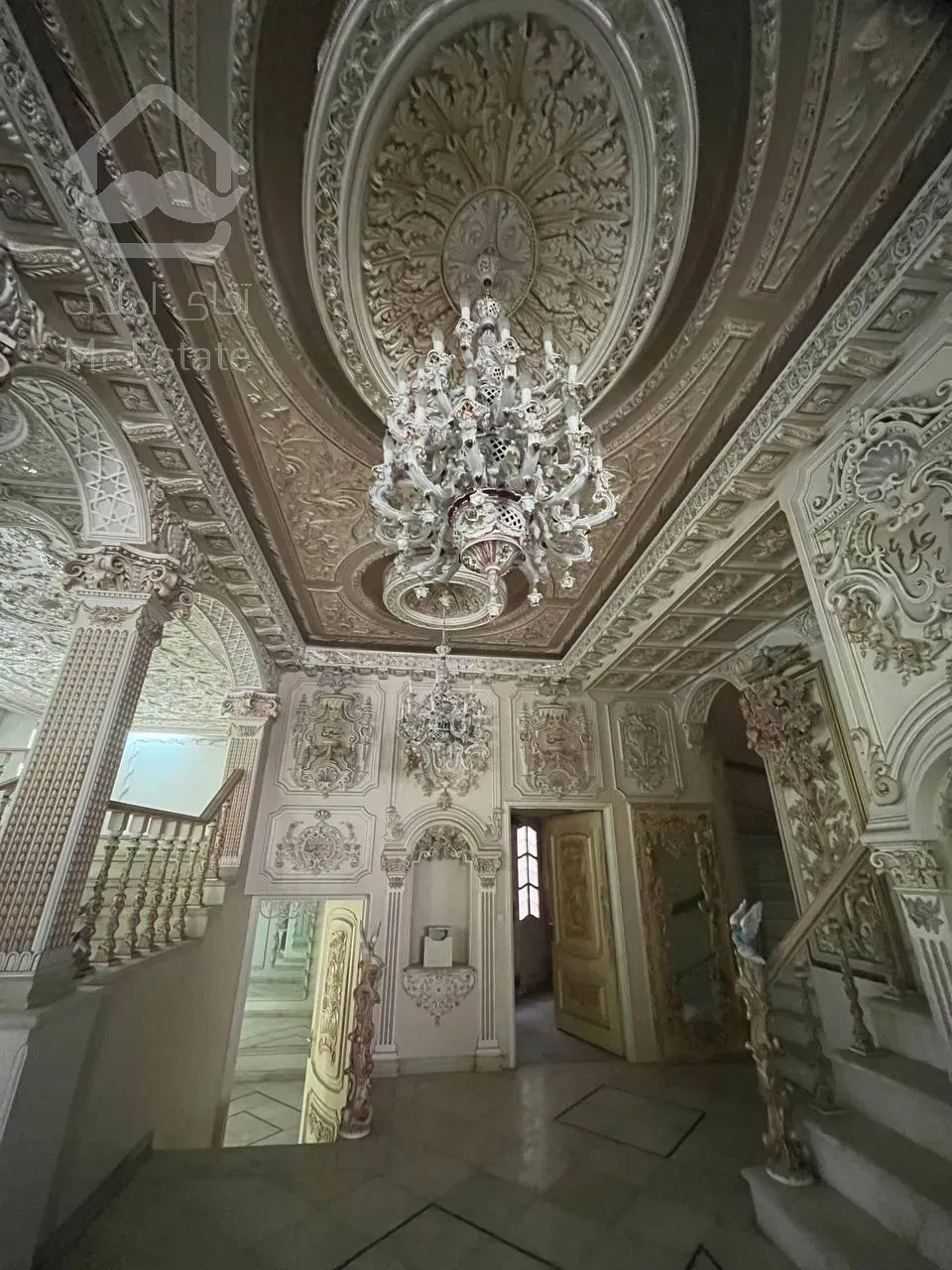 فروش ویلای لوکس 530 متری با بر 50 نیاوران اکازیون