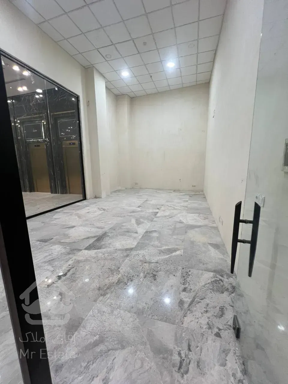 فروش مغازه 39 متری در مرکز خرید رونیکا مال هروی