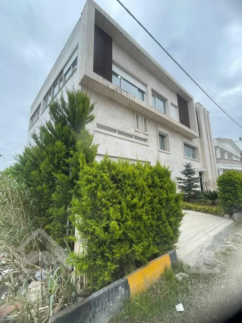 ویلا تریبلکس شهرکی/فول فرنیش/نزدیک به ساحل