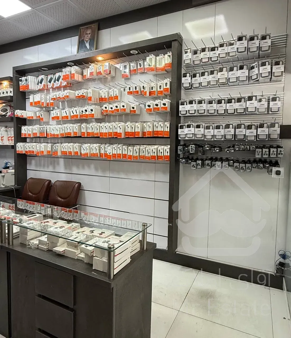 مغازه موبایل فروشی و کامپیتور