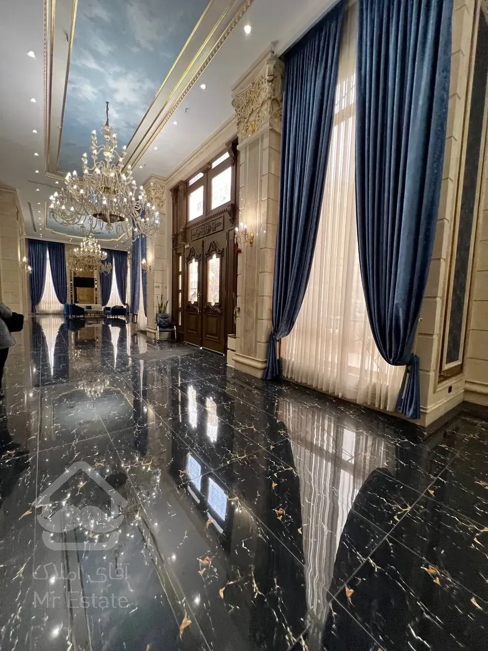 پیش فروش رونیکا پالاس نیایش ، فول هتلنیگ، شروع یک زندگی متفاوت