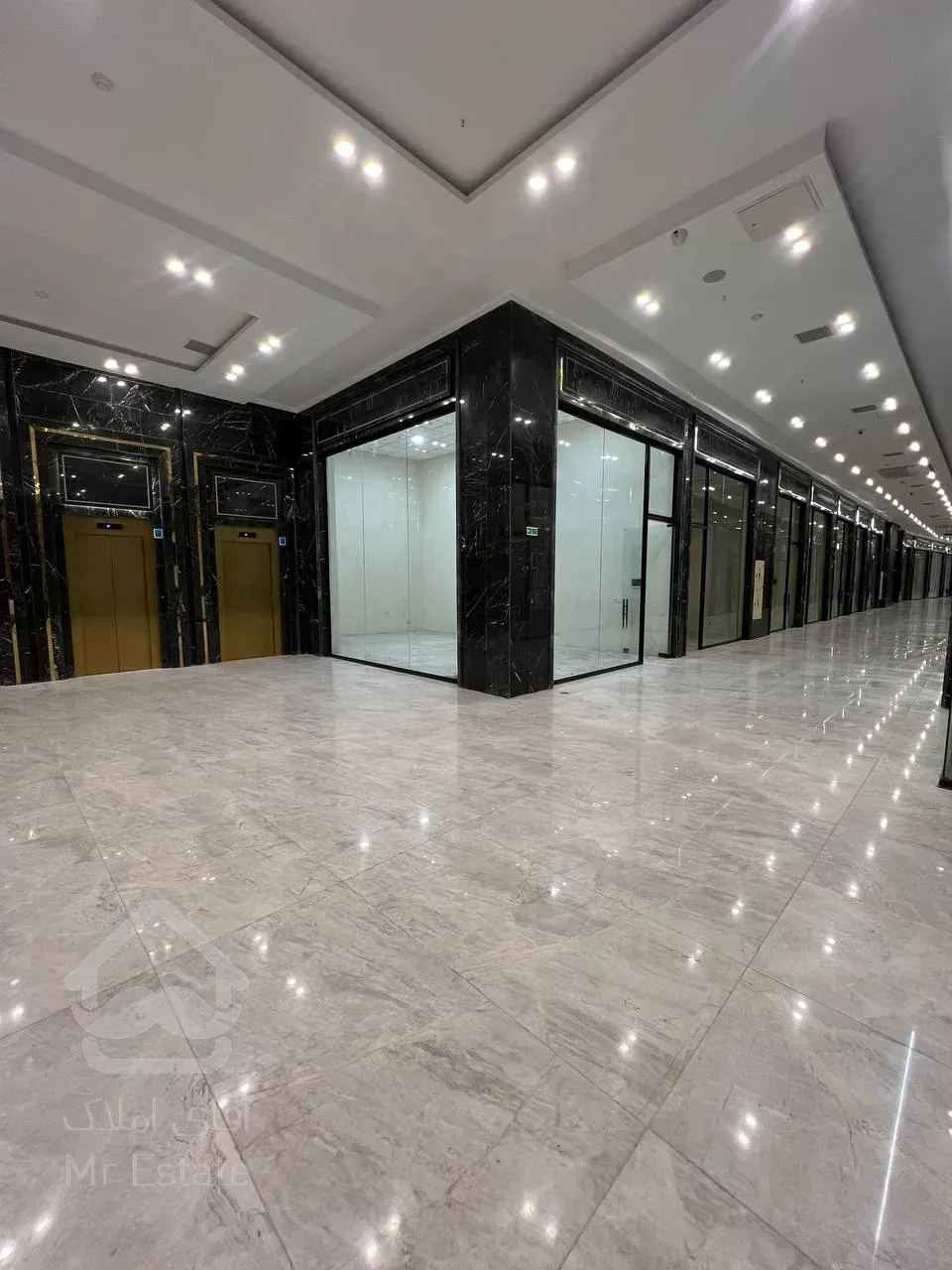 فروش مغازه 39 متری در مرکز خرید رونیکا مال هروی